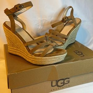 UGG Wedges Callia women’s Suede Brown Size 9